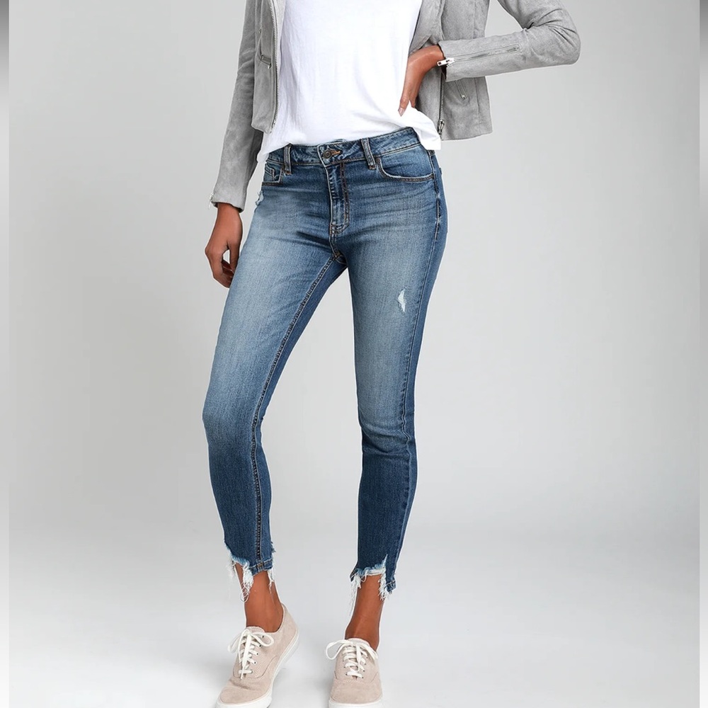 NWT Clara Faded Blue Distressed Skinny Jeans